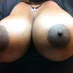Les gros seins d’une maman sénégalaise de Bondy